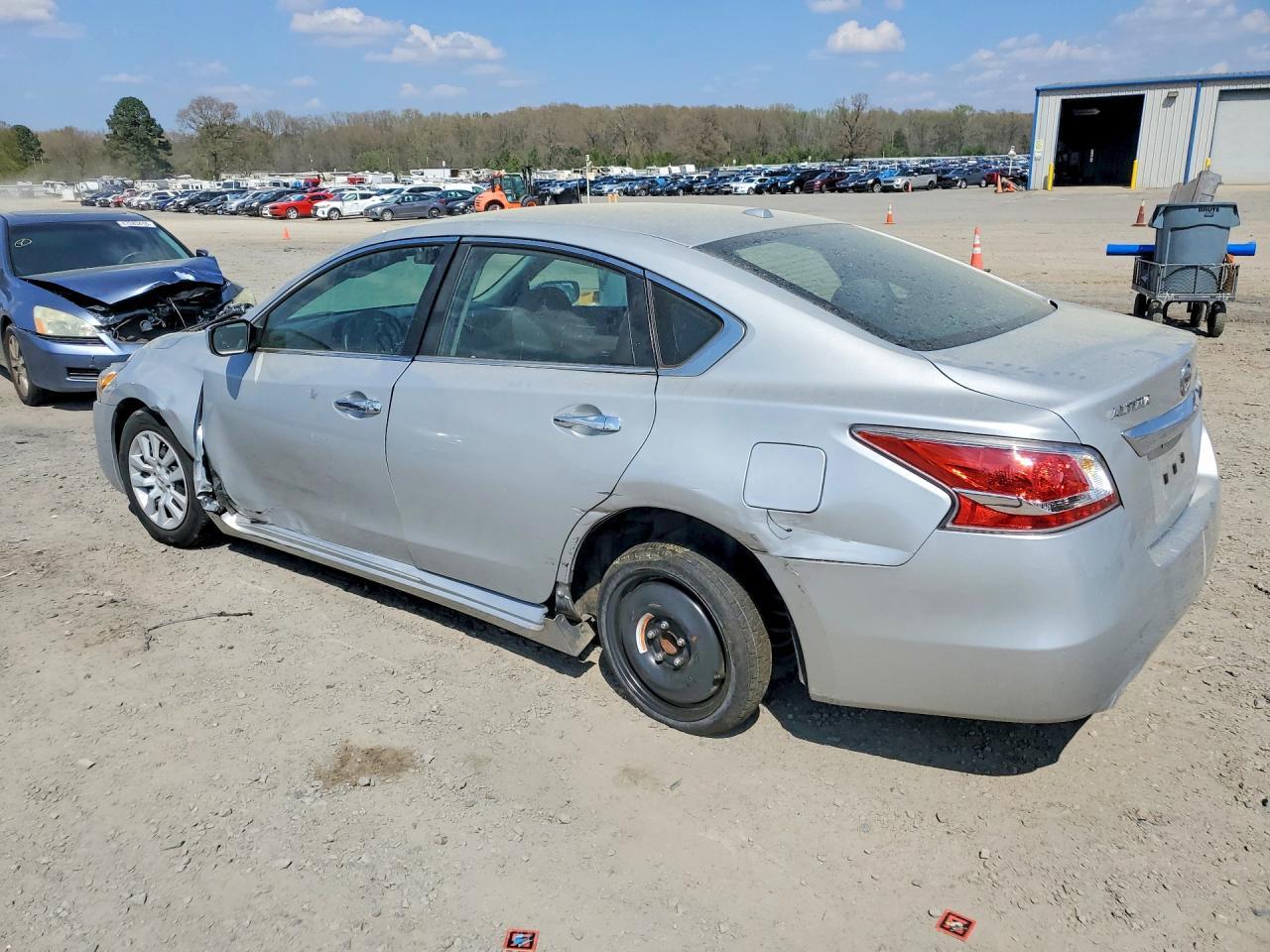 2015 Nissan Altima 2.5 S - Фото 2