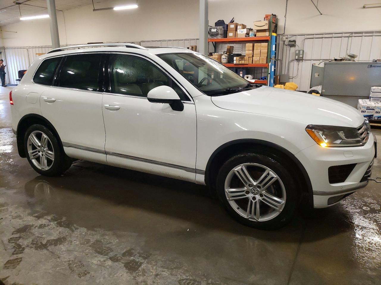 2016 Volkswagen Touareg Sport - Фото 4