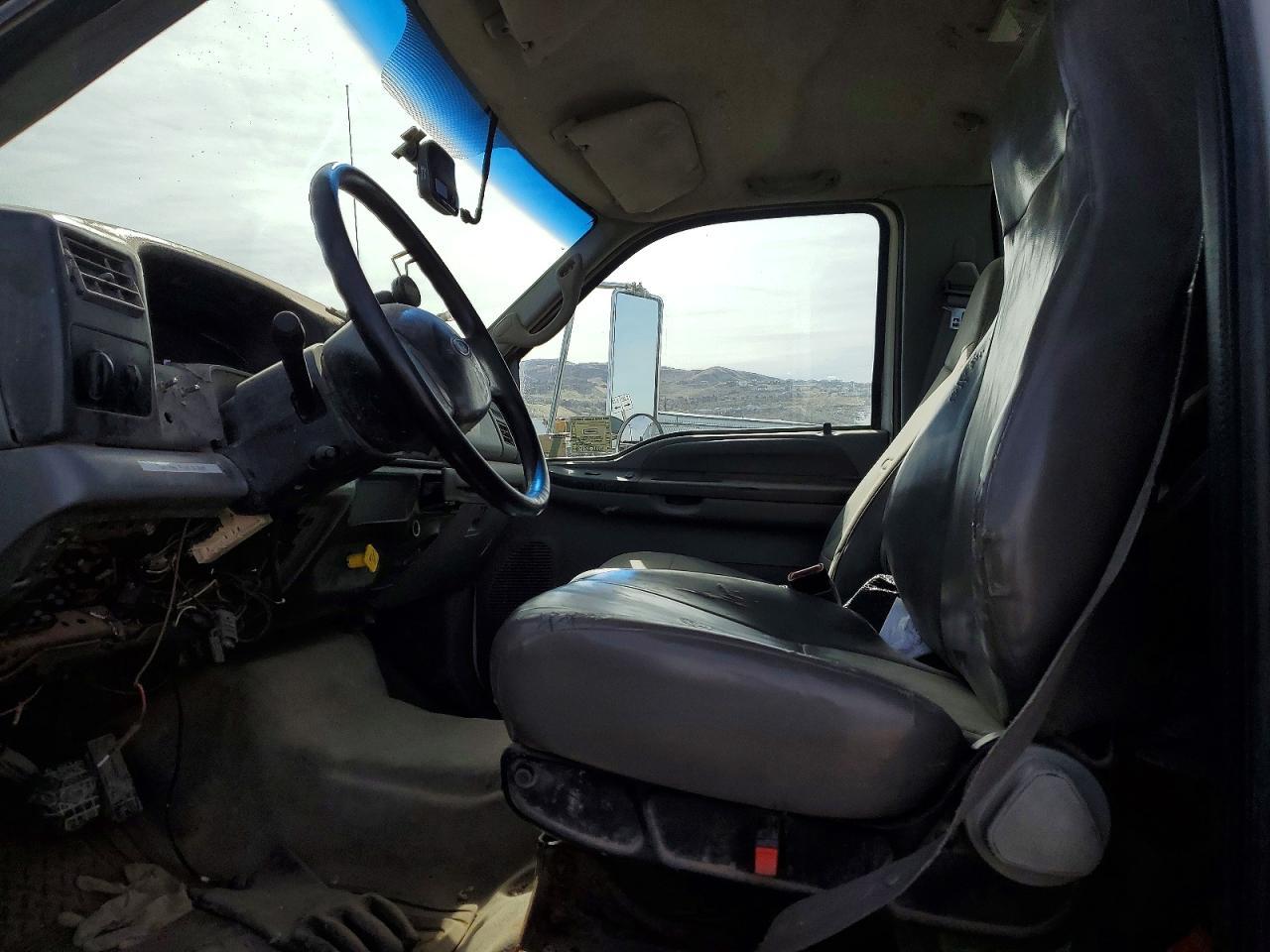 2007 Ford F750 Super Duty Tank Truck - Image 7