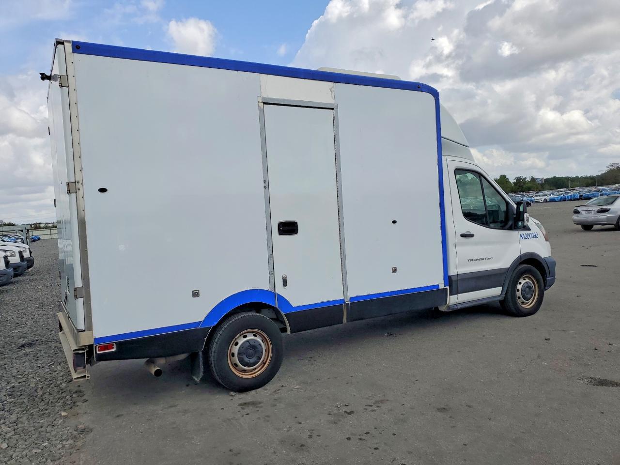 2020 Ford Transit Delivery Truck - Фото 3