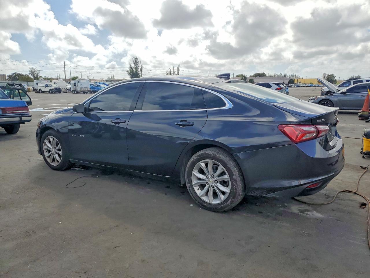 2022 Chevrolet Malibu Lt - Фото 2