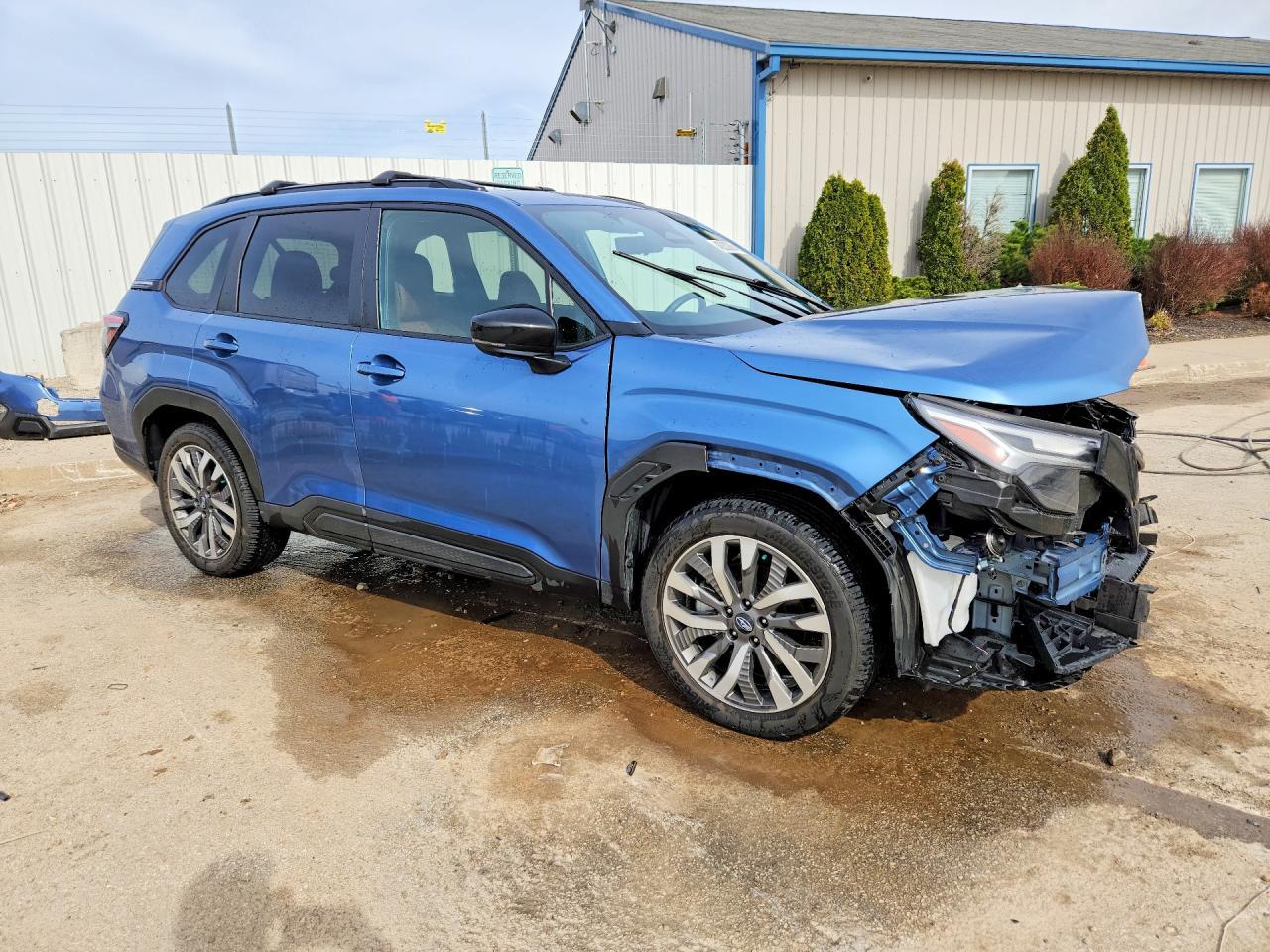 2025 Subaru Forester Touring - Фото 4
