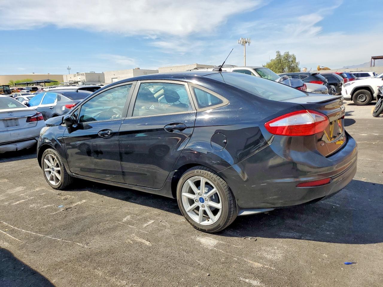 2019 Ford Fiesta Se - Image 2