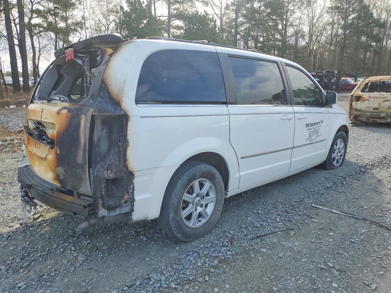 2010 Chrysler Town & Country Touring - Фото 3