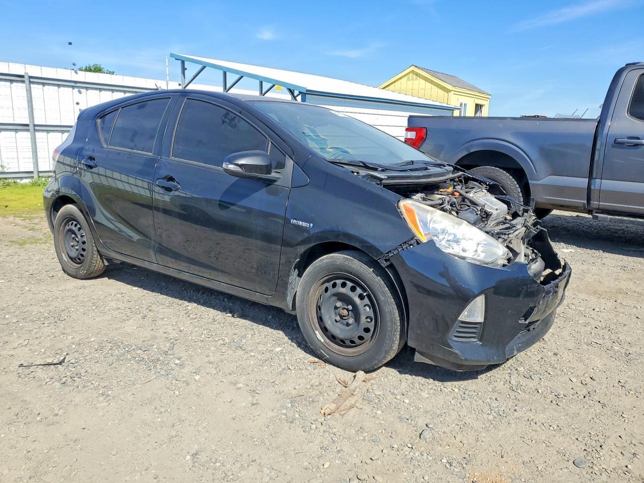 2013 Toyota Prius C One - Image 4