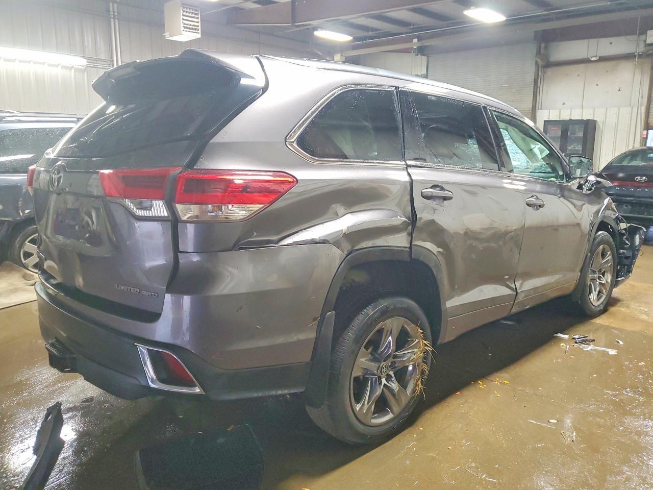2018 Toyota Highlander Limited Platinum - Фото 3
