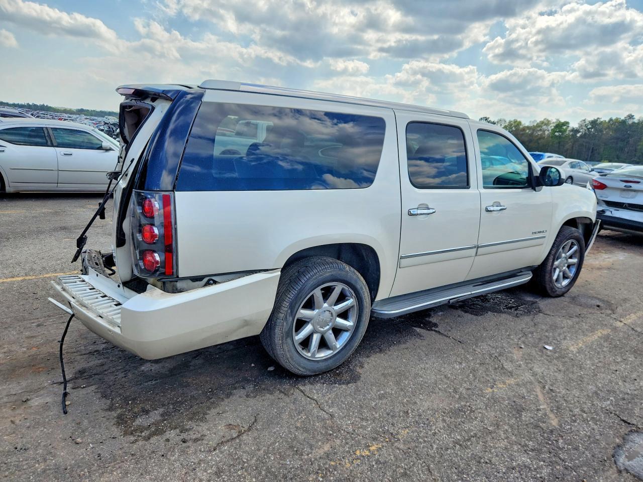2012 GMC Yukon Xl Denali - Image 3