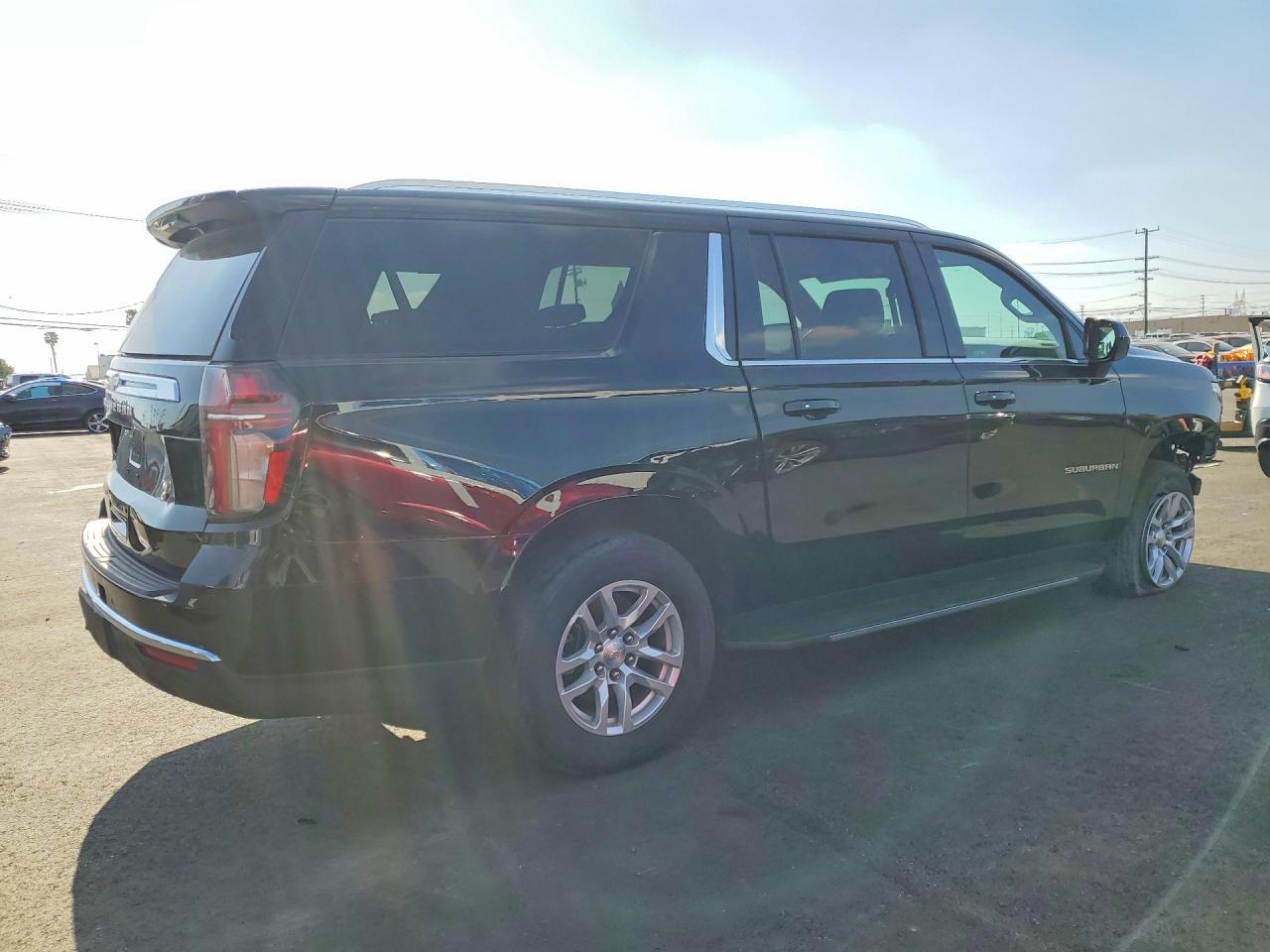 2023 Chevrolet Suburban C1500 Ls - Image 3