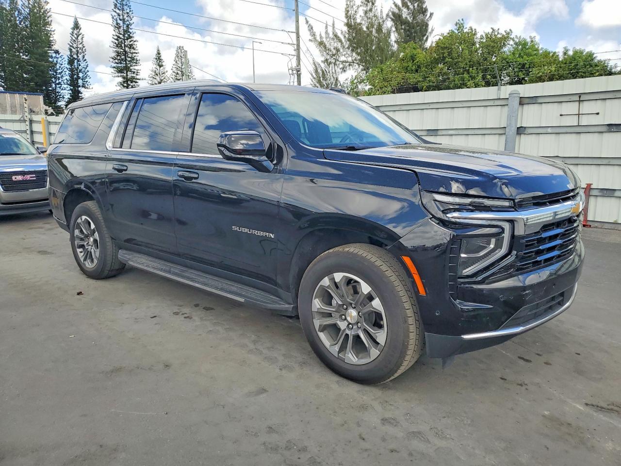2025 Chevrolet Suburban C1500 Ls - Image 4