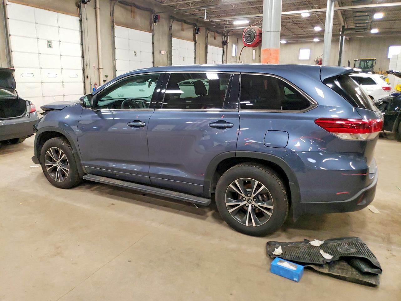 2018 Toyota Highlander Le - Image 2