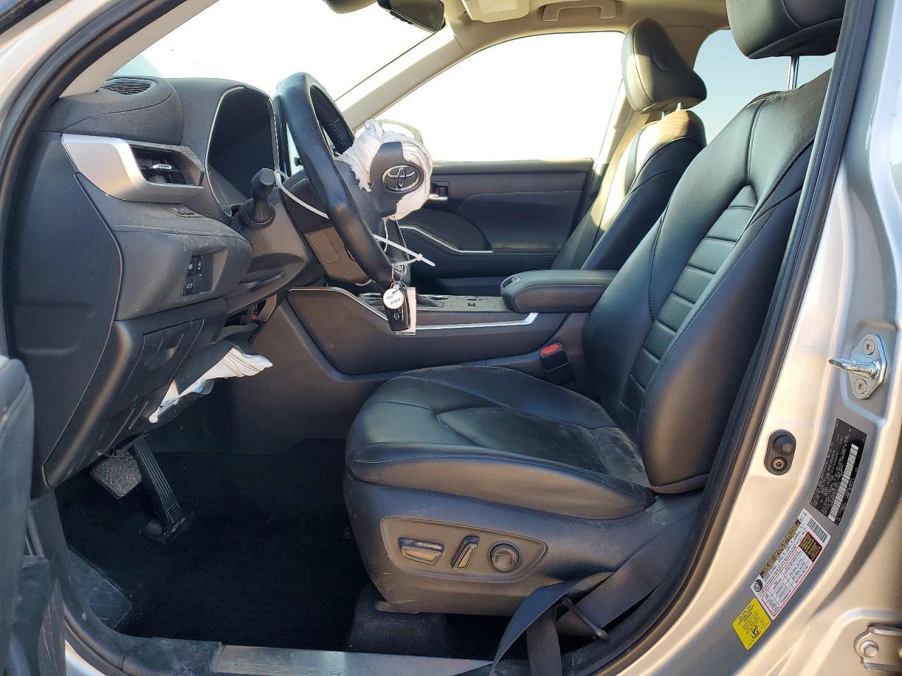 2023 Toyota Highlander - Image 7