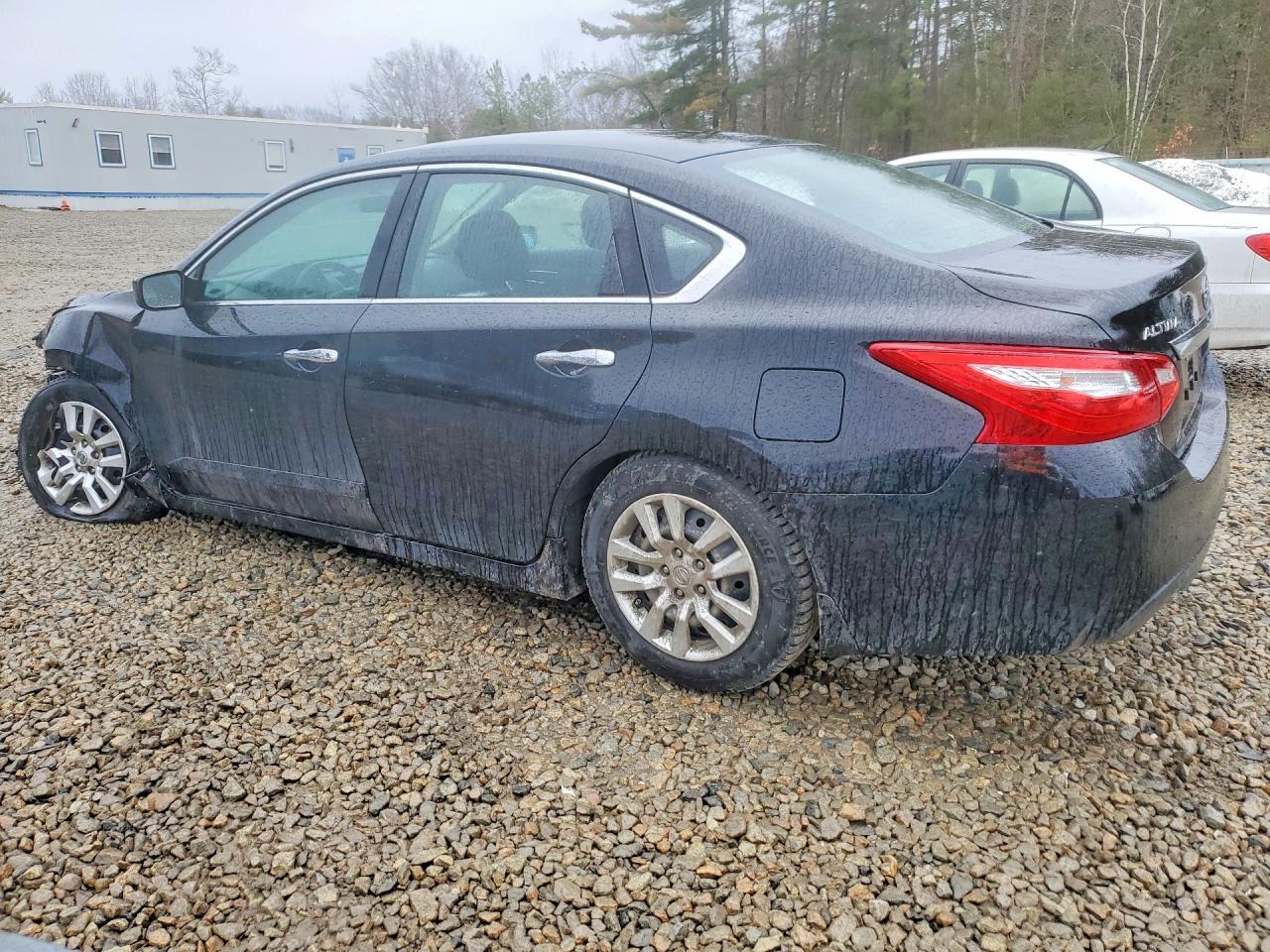 2016 Nissan Altima 2.5 S - Фото 2