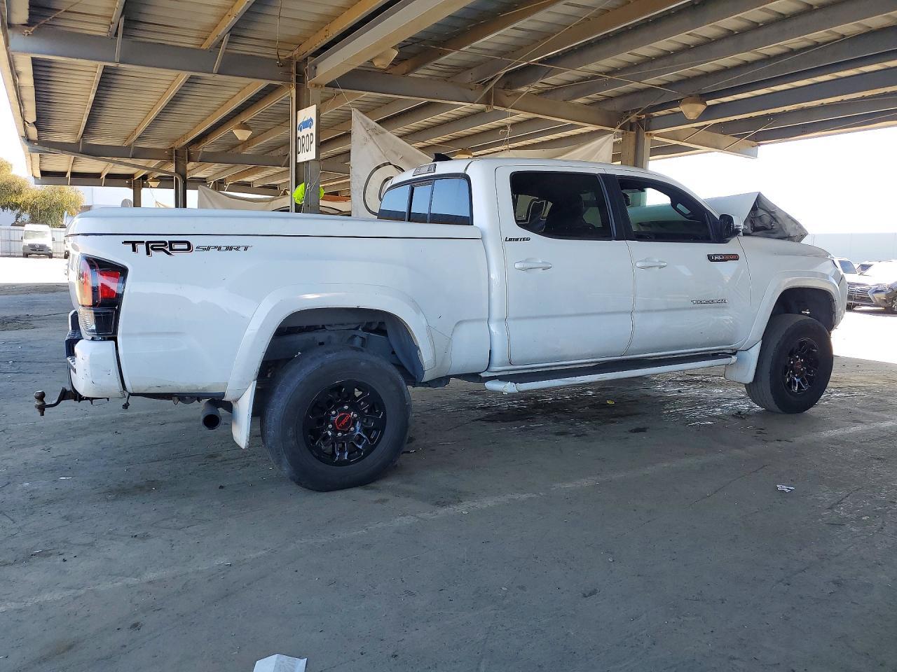 2016 Toyota Tacoma Trd Sport - Image 3