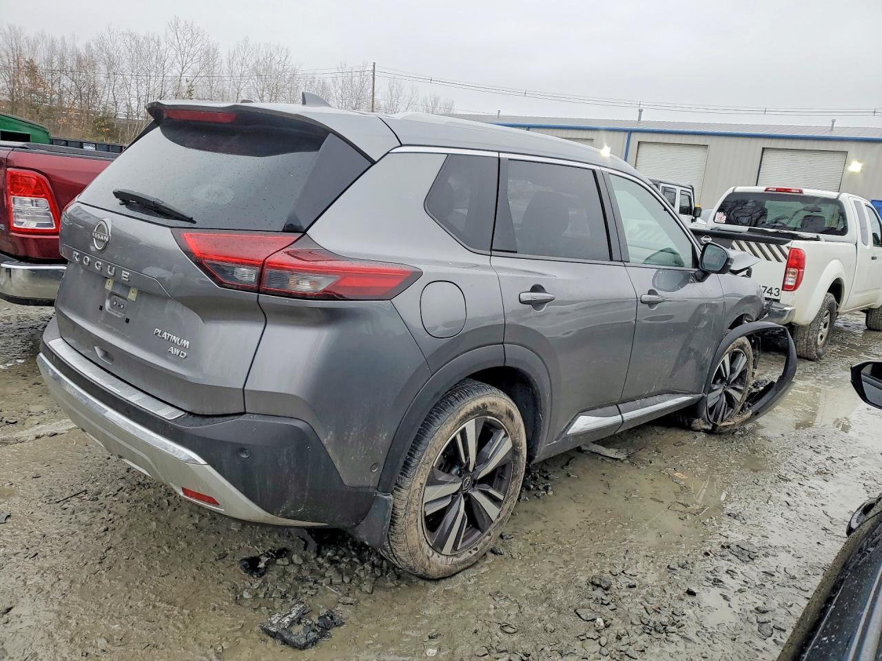 2023 Nissan Rogue Platinum - Фото 3