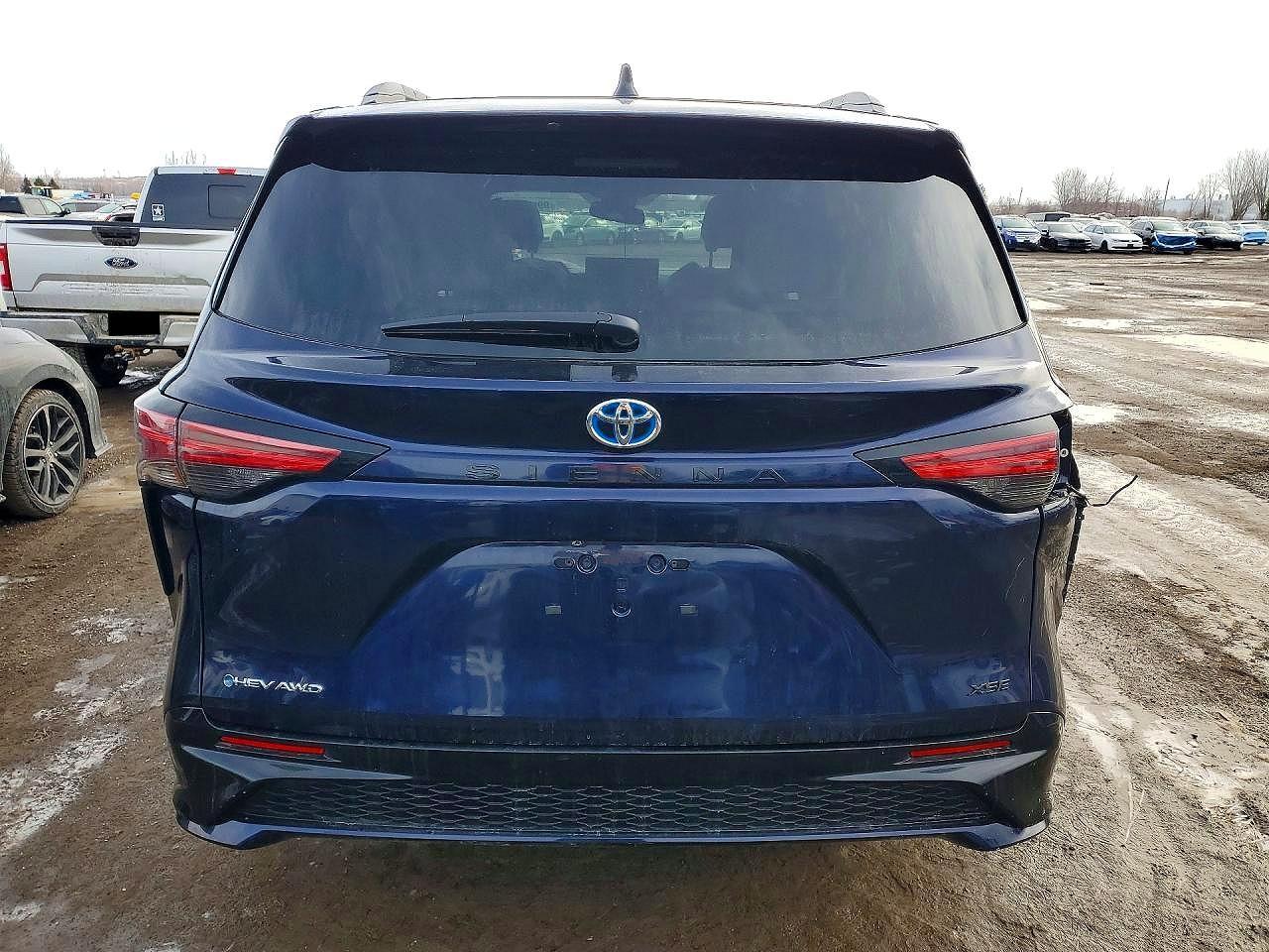 2025 Toyota Sienna Le - Фото 6