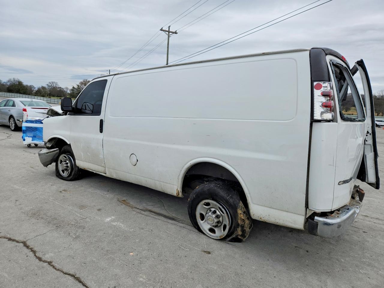 2013 Chevrolet Express G2500 - Фото 2