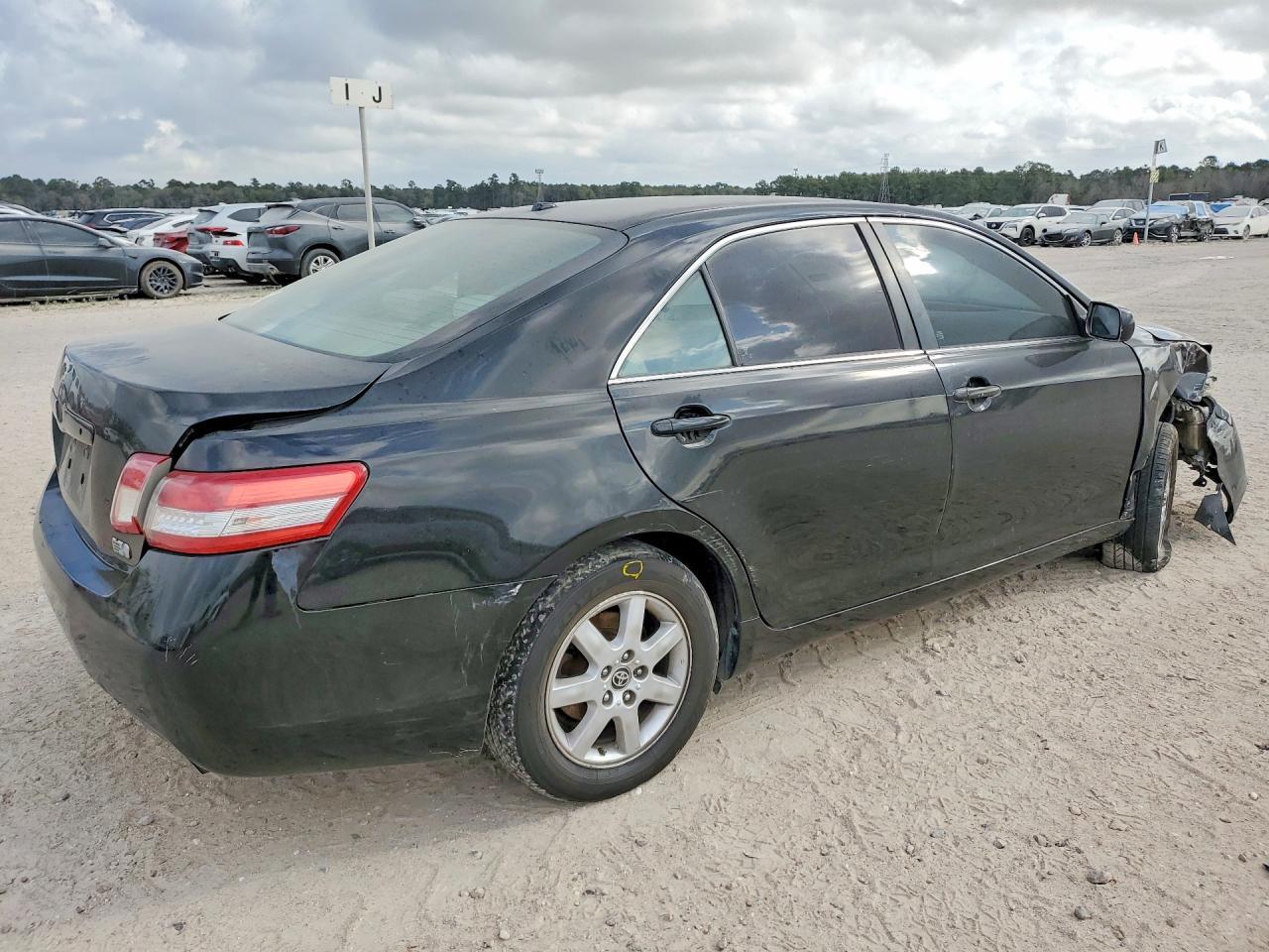 2010 Toyota Camry Base - Фото 3
