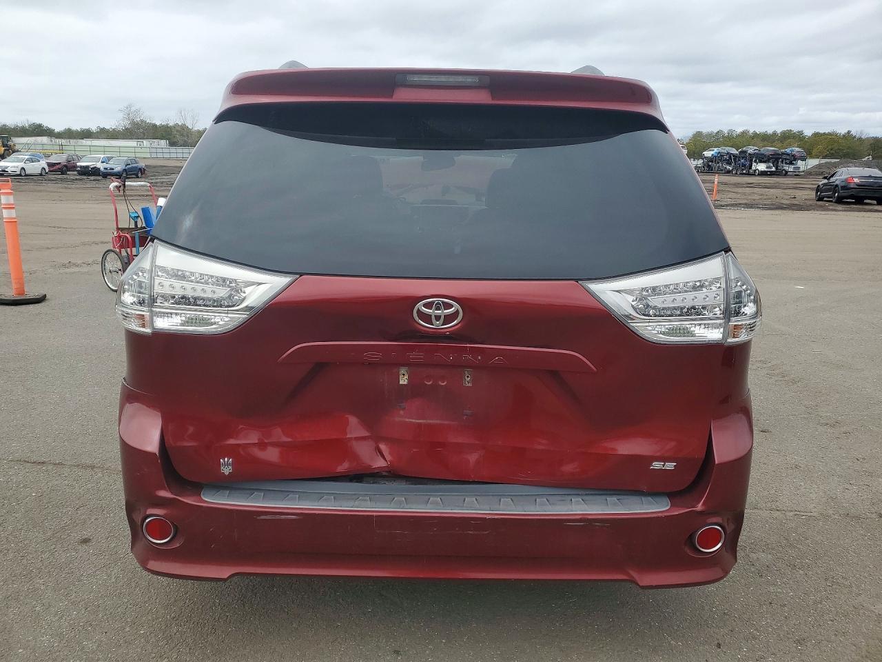 2013 Toyota Sienna Se 8-Passenger - Фото 6