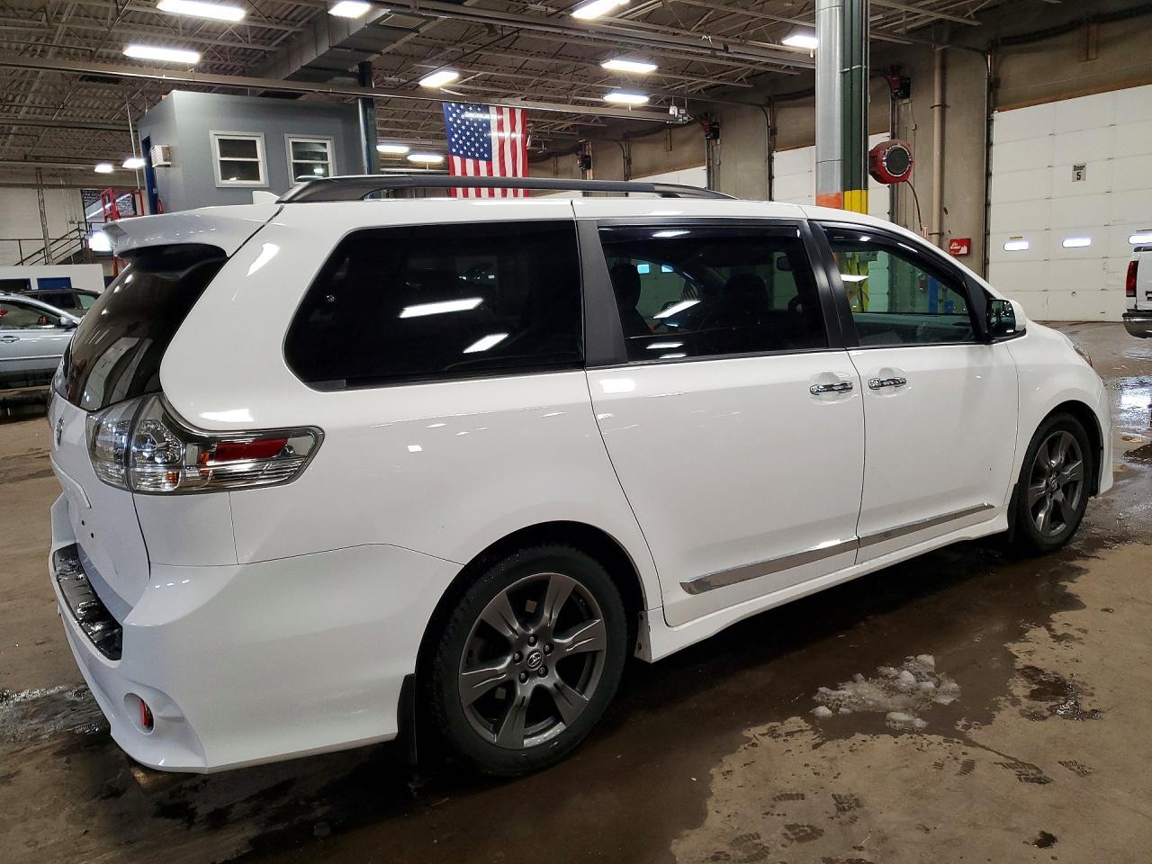 2020 Toyota Sienna Se 8-Passenger - Фото 3