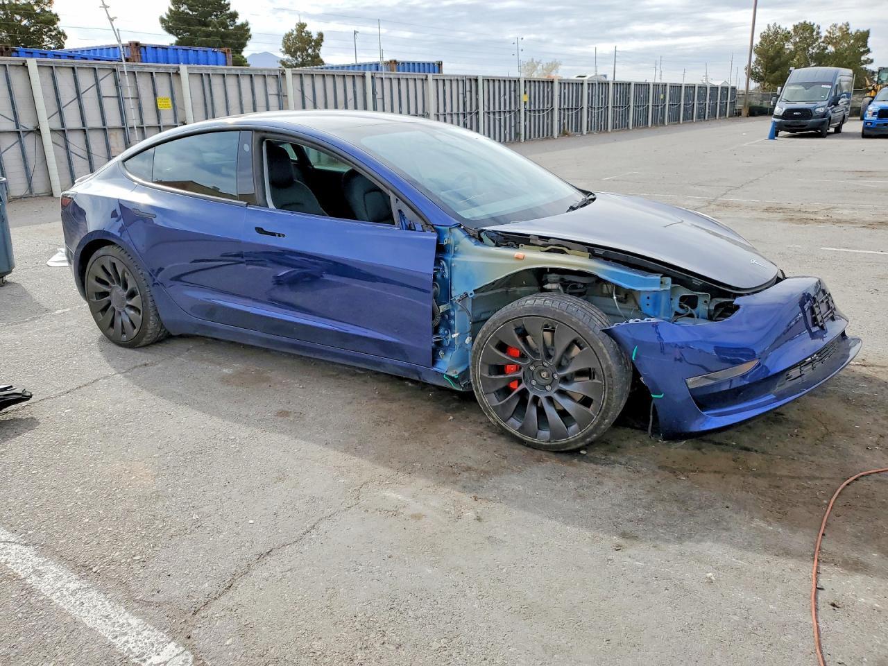 2022 Tesla Model 3 - Фото 4