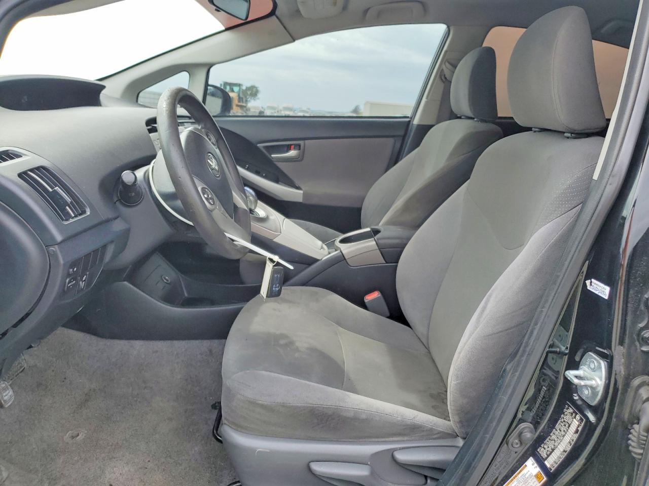 2014 Toyota Prius Two - Фото 7