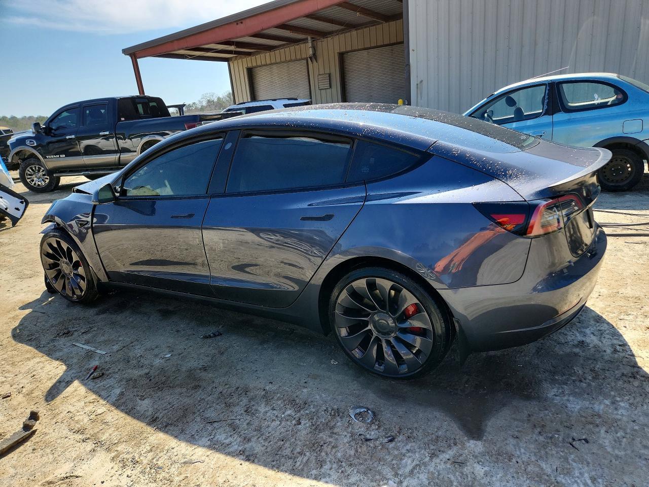 2023 Tesla Model 3 - Фото 2