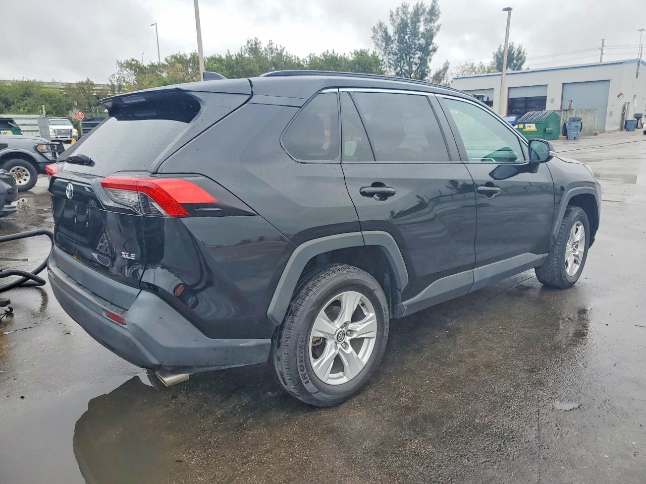 2020 Toyota Rav4 Xle - Image 3