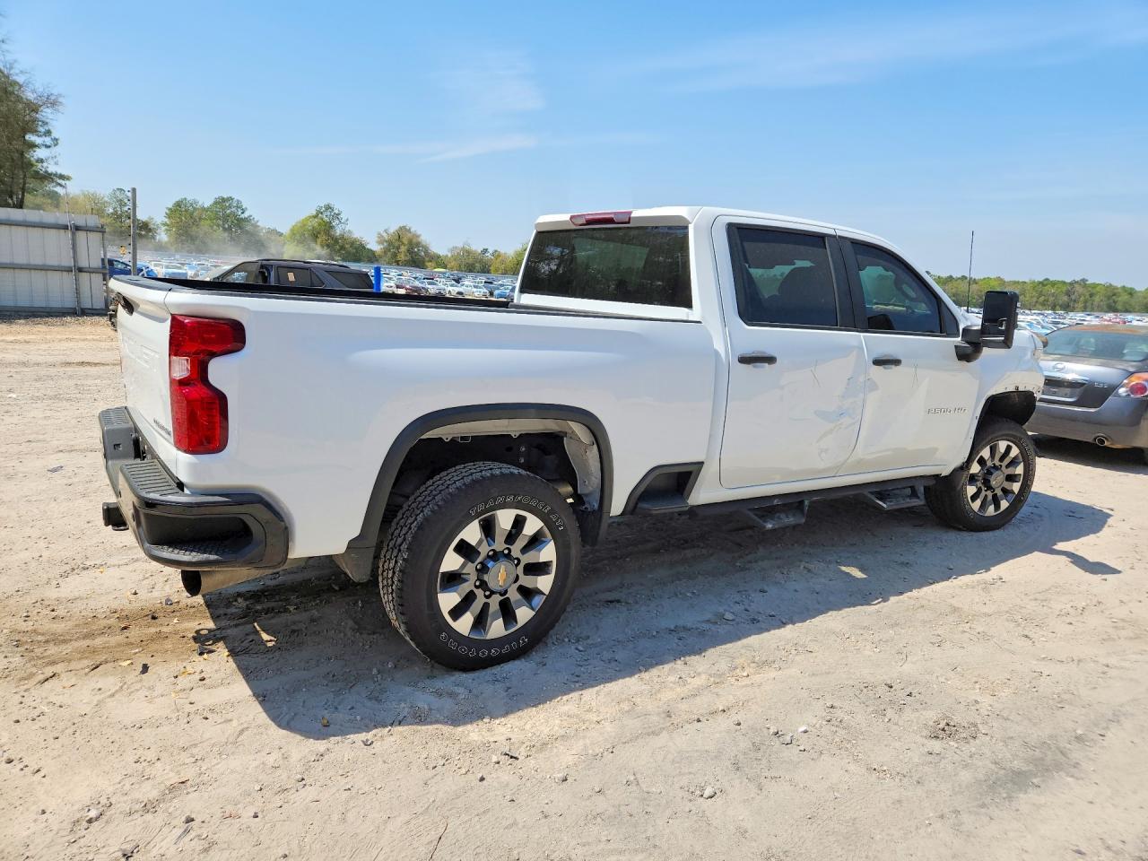 2024 Chevrolet Silverado K2500 Custom - Фото 3