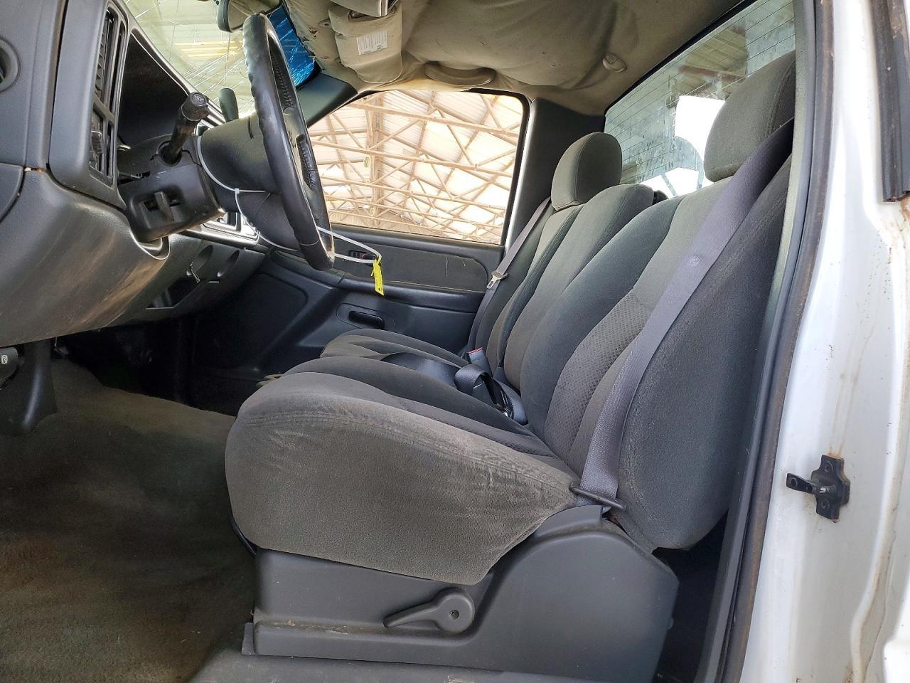 2003 Chevrolet Silverado C1500 - Image 7