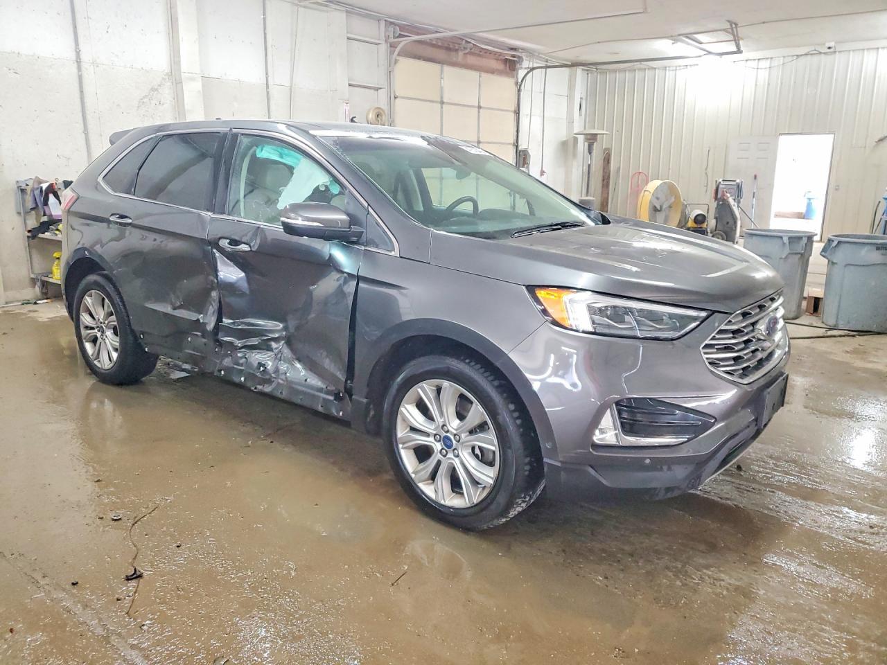 2020 Ford Edge Titanium - Image 4