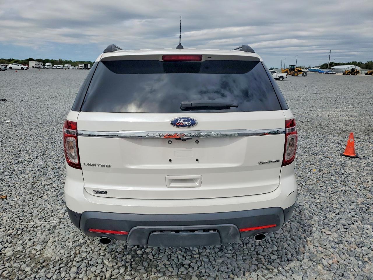 2015 Ford Explorer Limited - Image 6