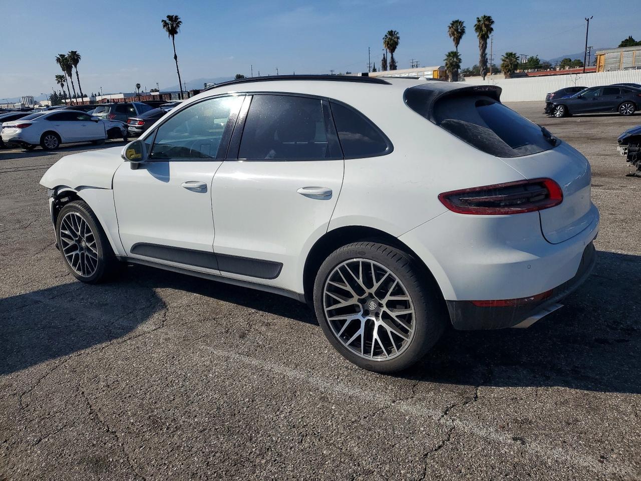 2017 Porsche Macan - Image 2