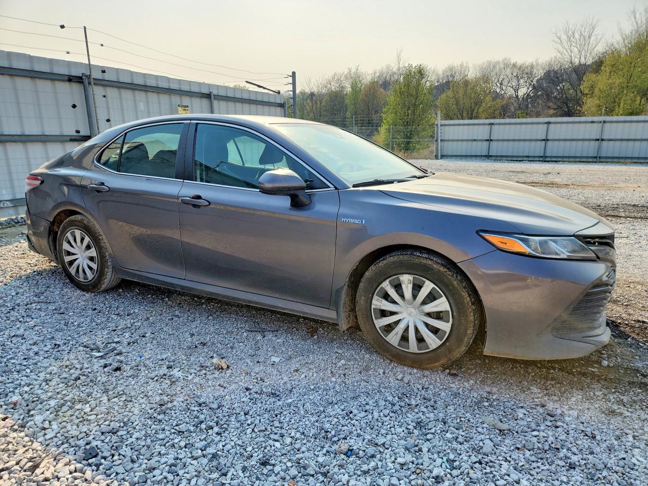 2020 Toyota Camry Hybrid Le - Фото 4