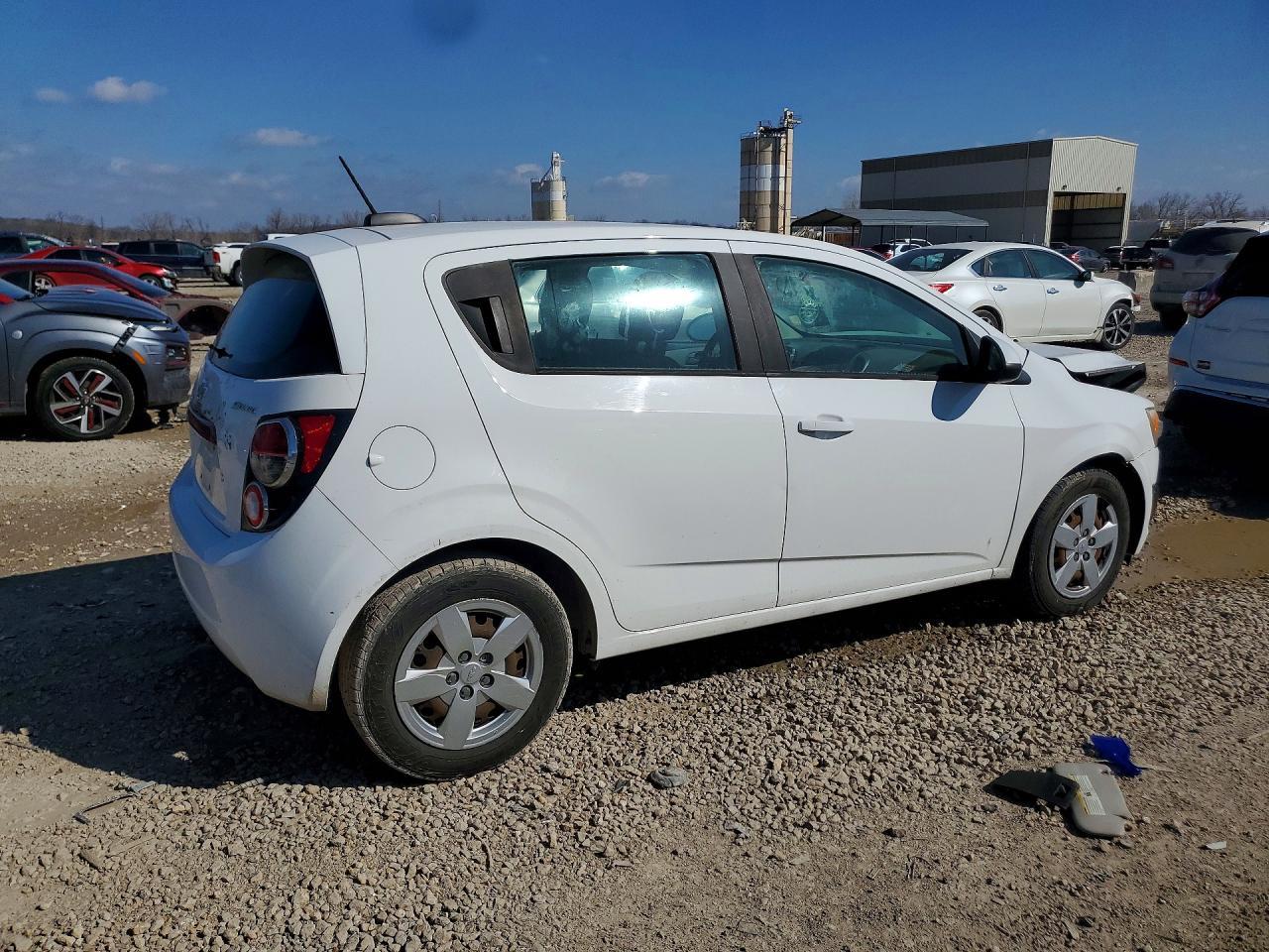 2015 Chevrolet Sonic Ls - Фото 3