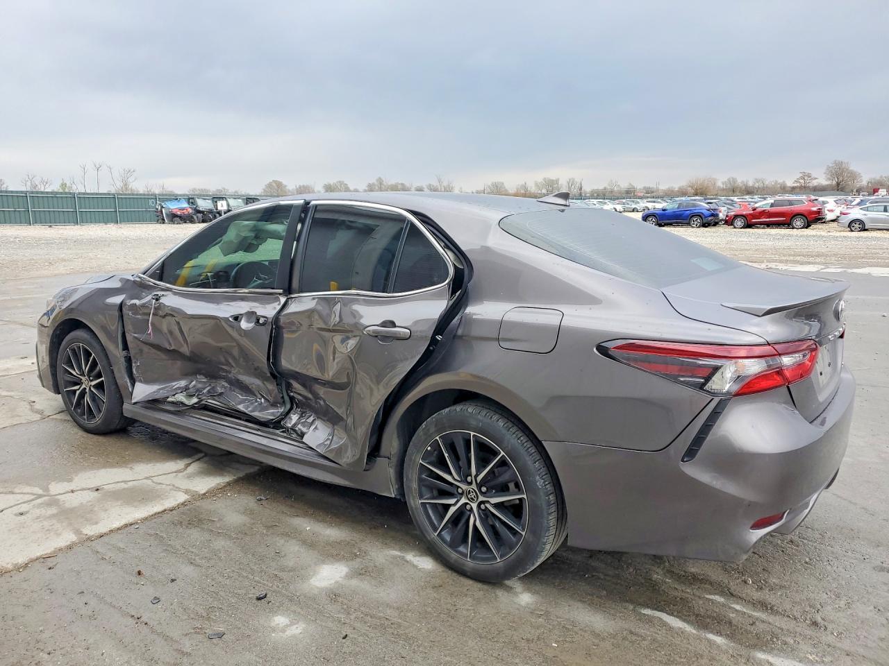 2024 Toyota Camry Se - Фото 2