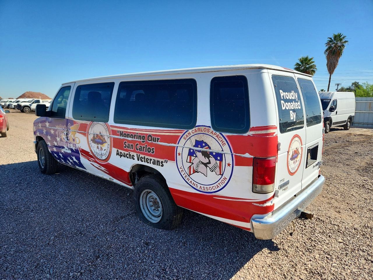 2010 Ford Econoline E350 Super Duty Wagon - Фото 3