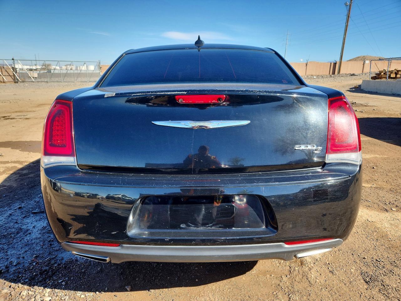 2019 Chrysler 300 S - Image 6