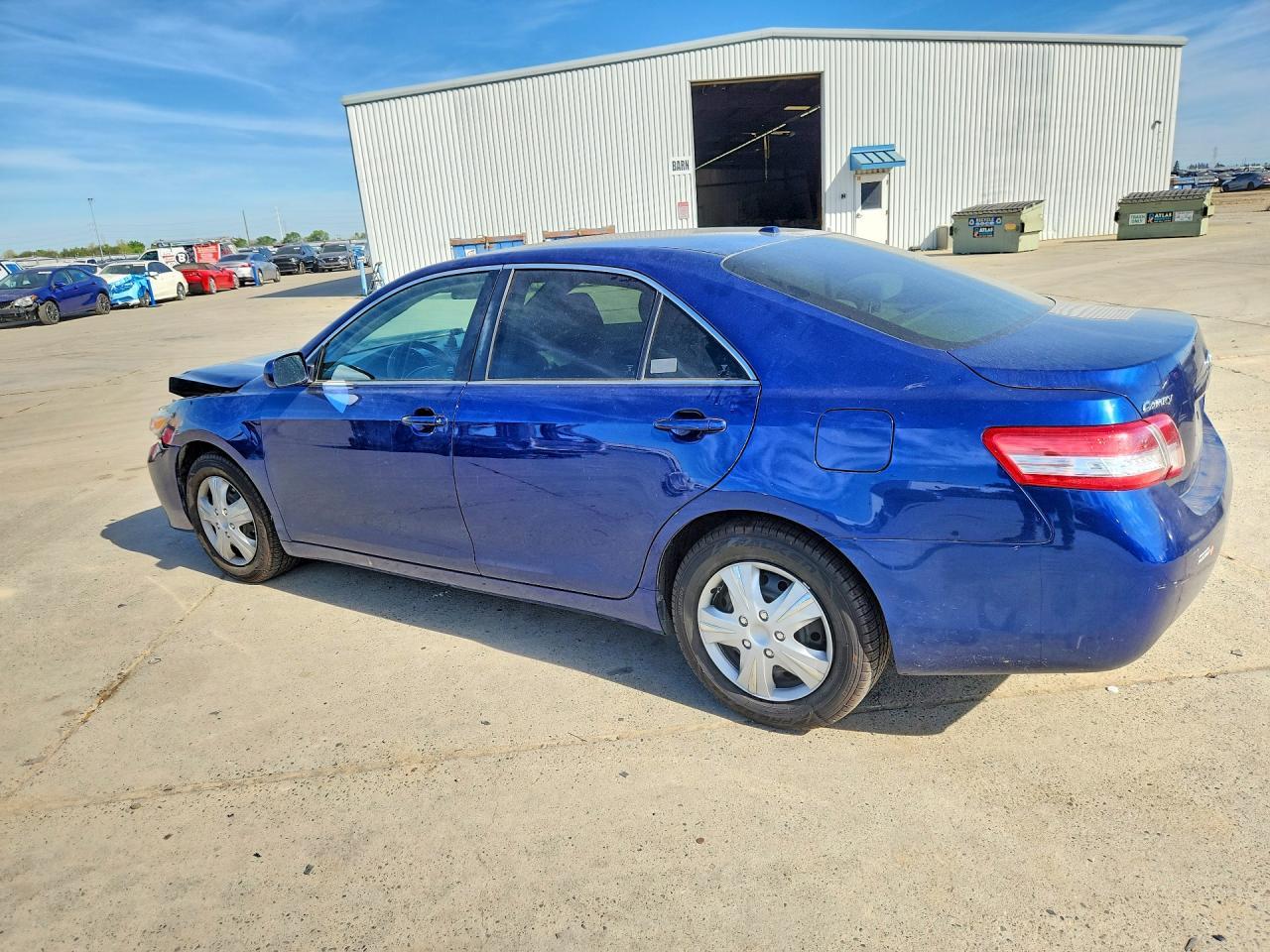2011 Toyota Camry Le - Фото 2