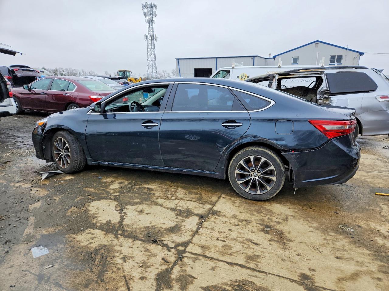 2016 Toyota Avalon Xle - Image 2