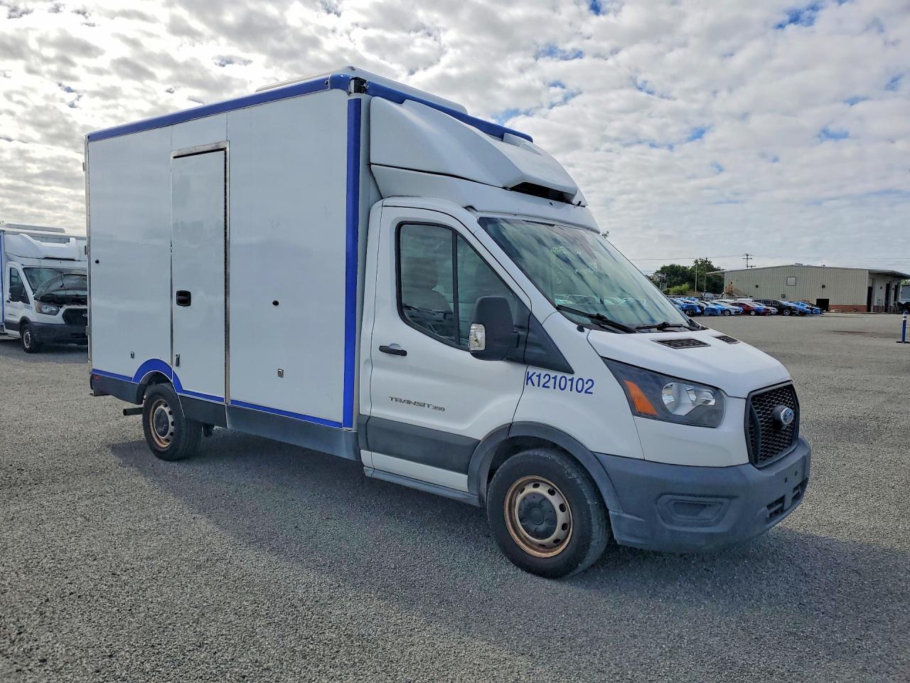2021 Ford Transit Delivery Truck - Фото 4