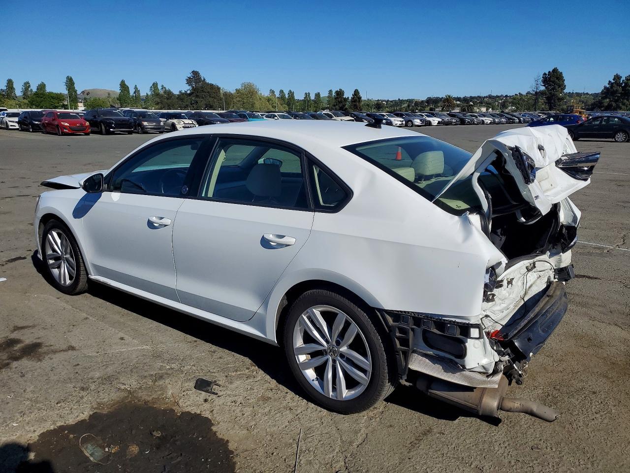 2019 Volkswagen Passat Wolfsburg - Image 2