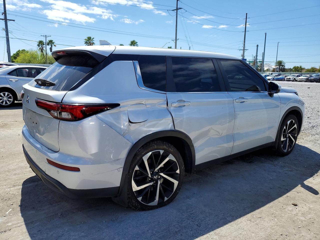 2022 Mitsubishi Outlander Es - Фото 3