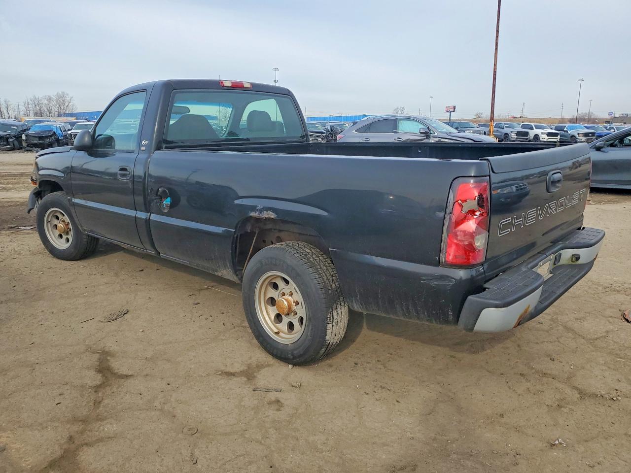 2004 Chevrolet Silverado C1500 - Фото 2