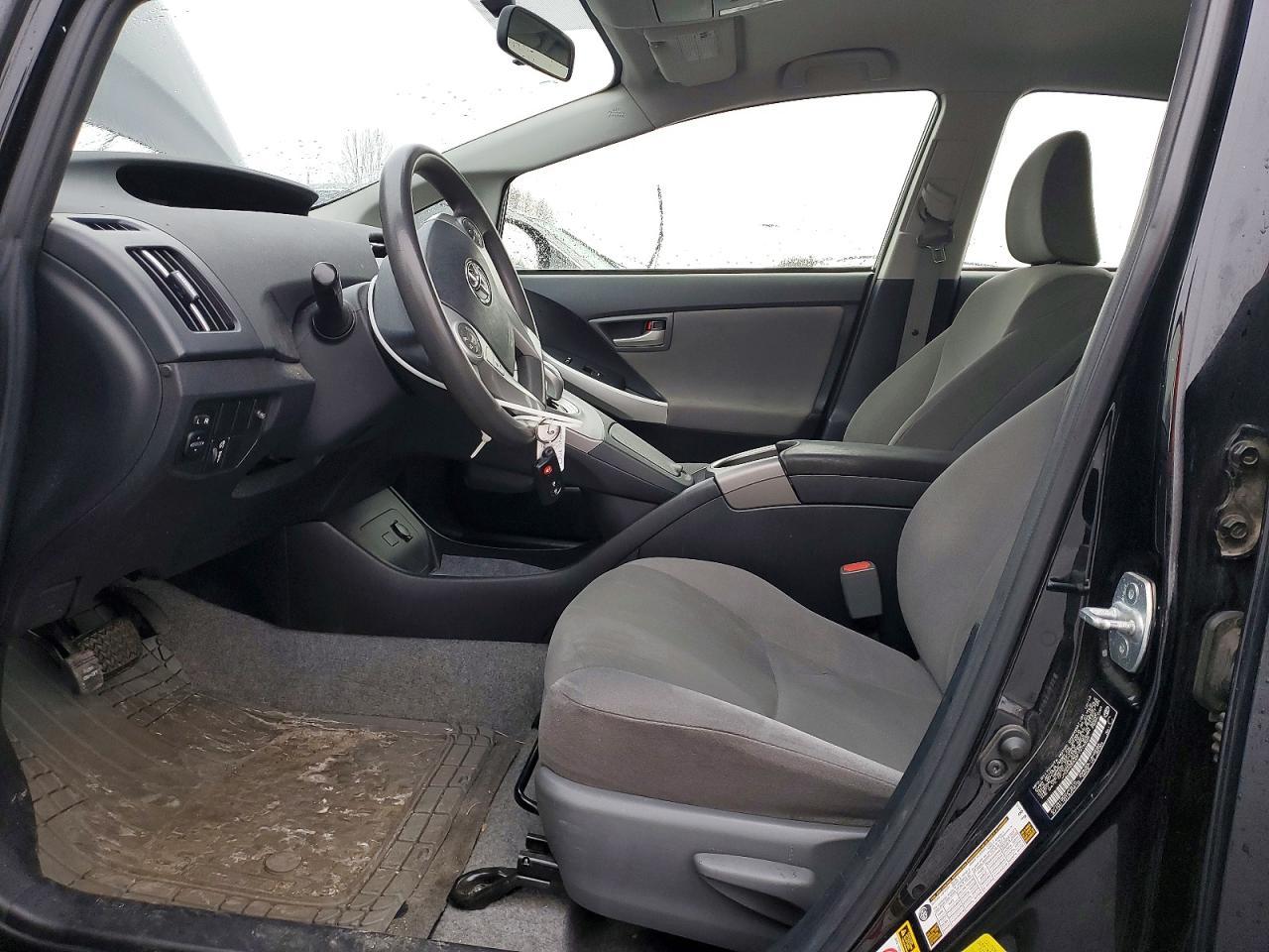 2015 Toyota Prius Two - Фото 7