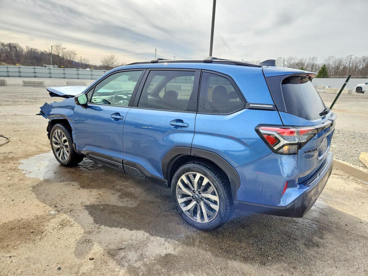2025 Subaru Forester Touring - Фото 2