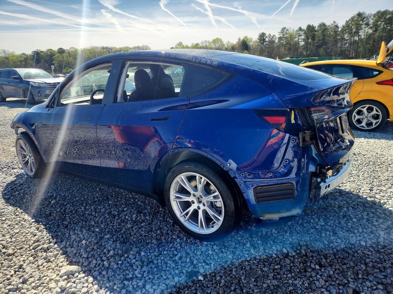 2024 Tesla Model Y - Фото 2