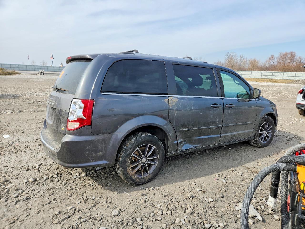 2017 Dodge Grand Caravan Sxt - Image 3