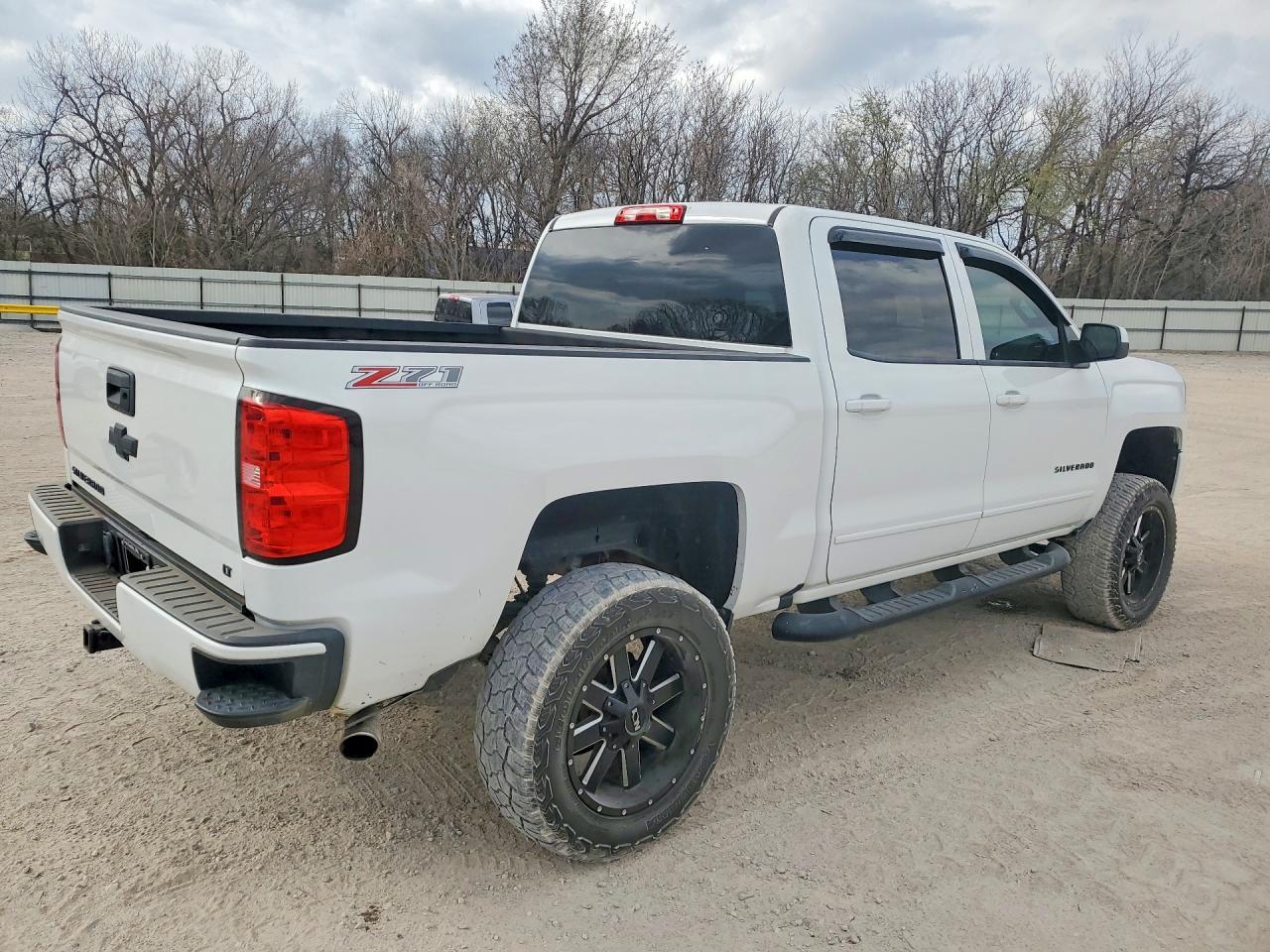 2017 Chevrolet Silverado K1500 Lt - Image 3