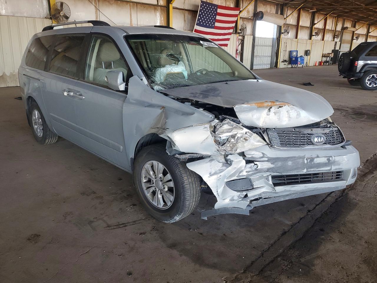 2012 Kia Sedona Lx - Image 4