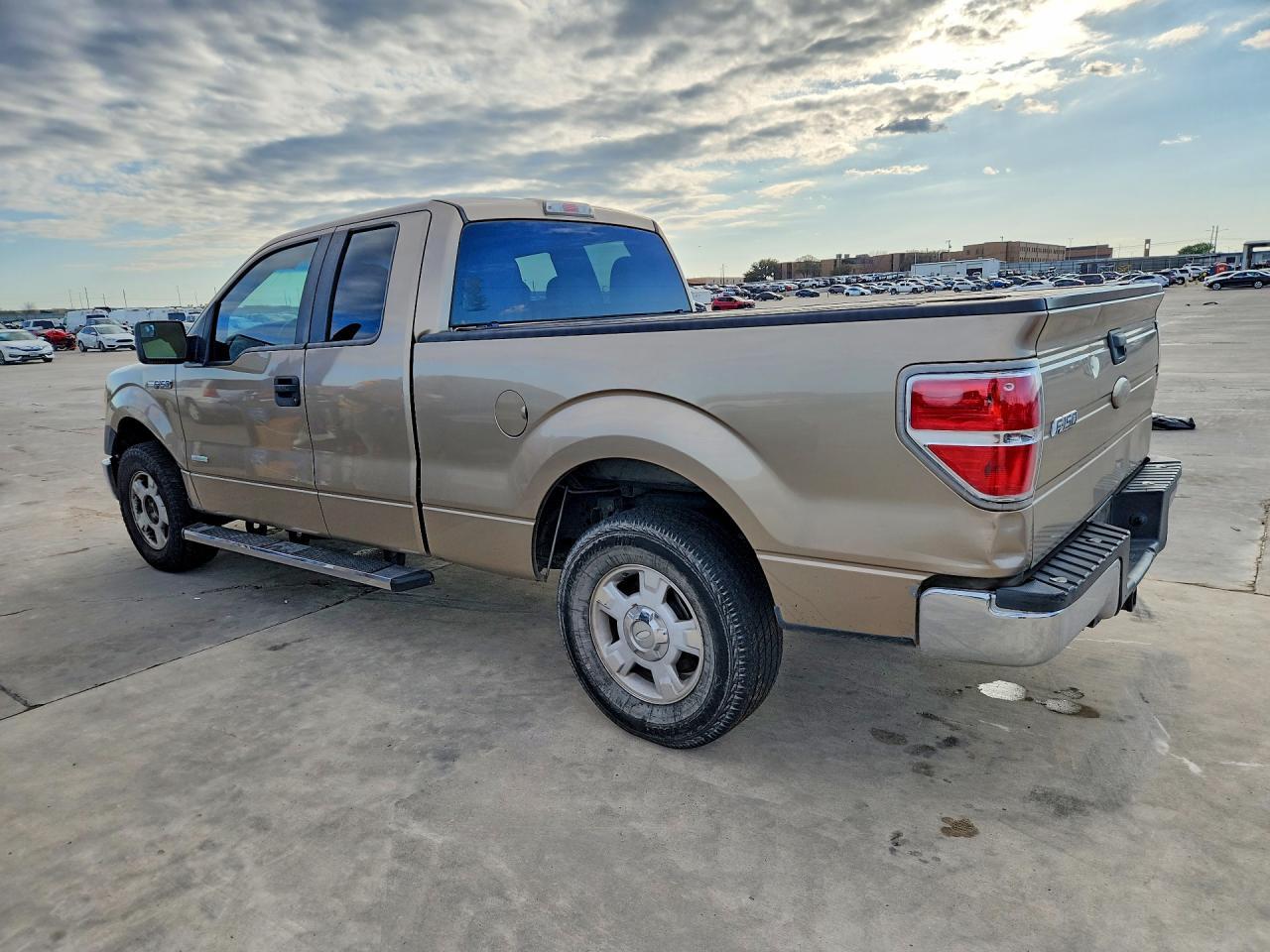 2012 Ford F150 Super Cab - Фото 2